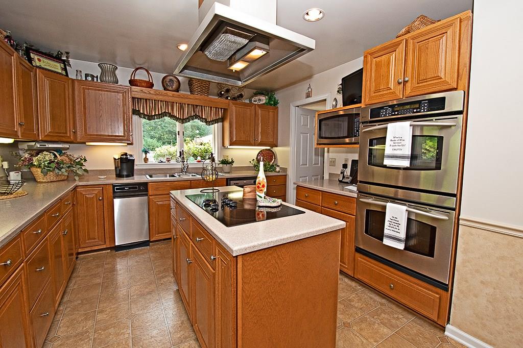 118 Oak Ridge Drive Butler, PA 16002 - Photo 7 of 25 Large Spacious Kitchen