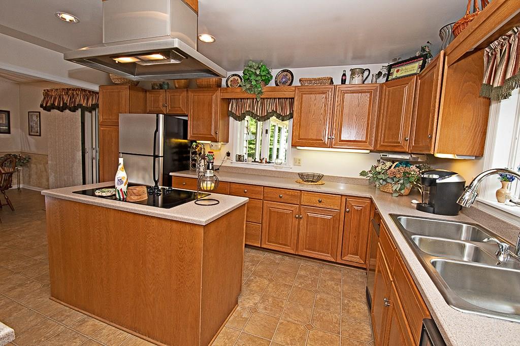 118 Oak Ridge Drive Butler, PA 16002 - Photo 8 of 25 Large Spacious Kitchen