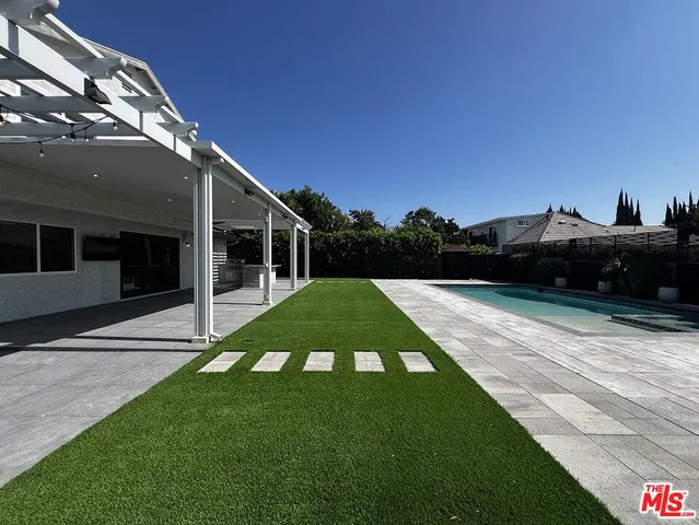 $8,995 | 10758 Cozycroft Avenue, Chatsworth, CA 91311