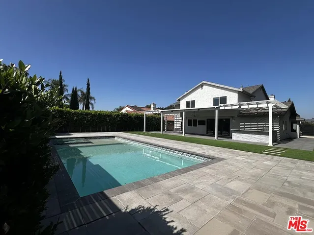 $8,995 | 10758 Cozycroft Avenue, Chatsworth, CA 91311