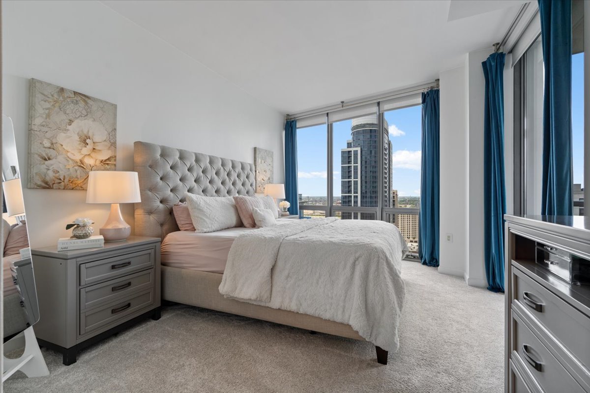 1235 South Prairie Avenue, Unit 2709 Chicago, IL 60605 - Photo 22 of 46 a spacious bedroom with a bed and a window