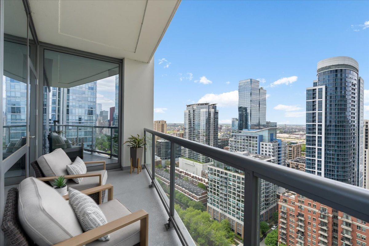1235 South Prairie Avenue, Unit 2709 Chicago, IL 60605 - Photo 32 of 46 a view of roof deck with furniture
