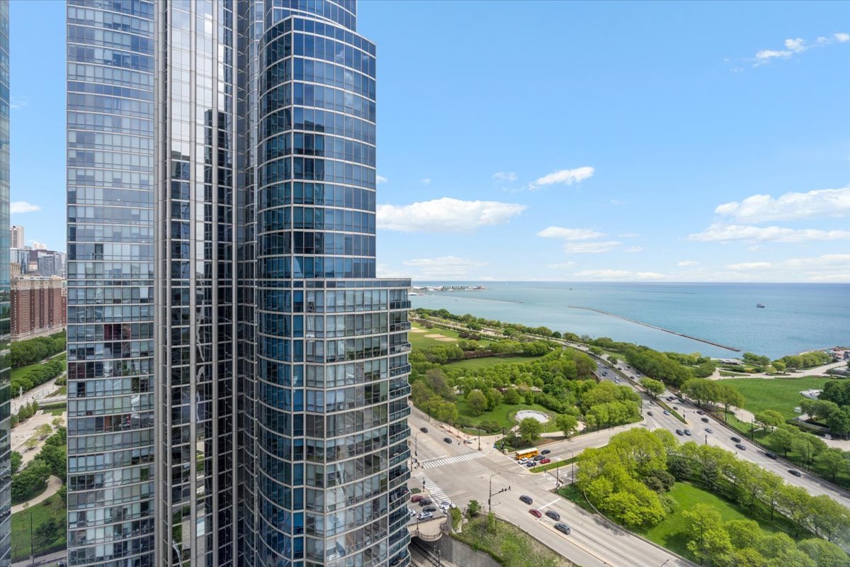 1235 South Prairie Avenue, Unit 2709 Chicago, IL 60605 - Photo 33 of 46 a view of a city