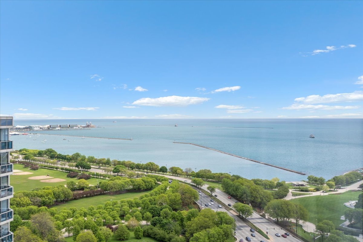 1235 South Prairie Avenue, Unit 2709 Chicago, IL 60605 - Photo 34 of 46 a view of an ocean and beach