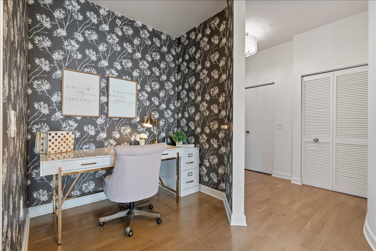 1235 South Prairie Avenue, Unit 2709 Chicago, IL 60605 - Photo 8 of 46 a view of a workspace with furniture