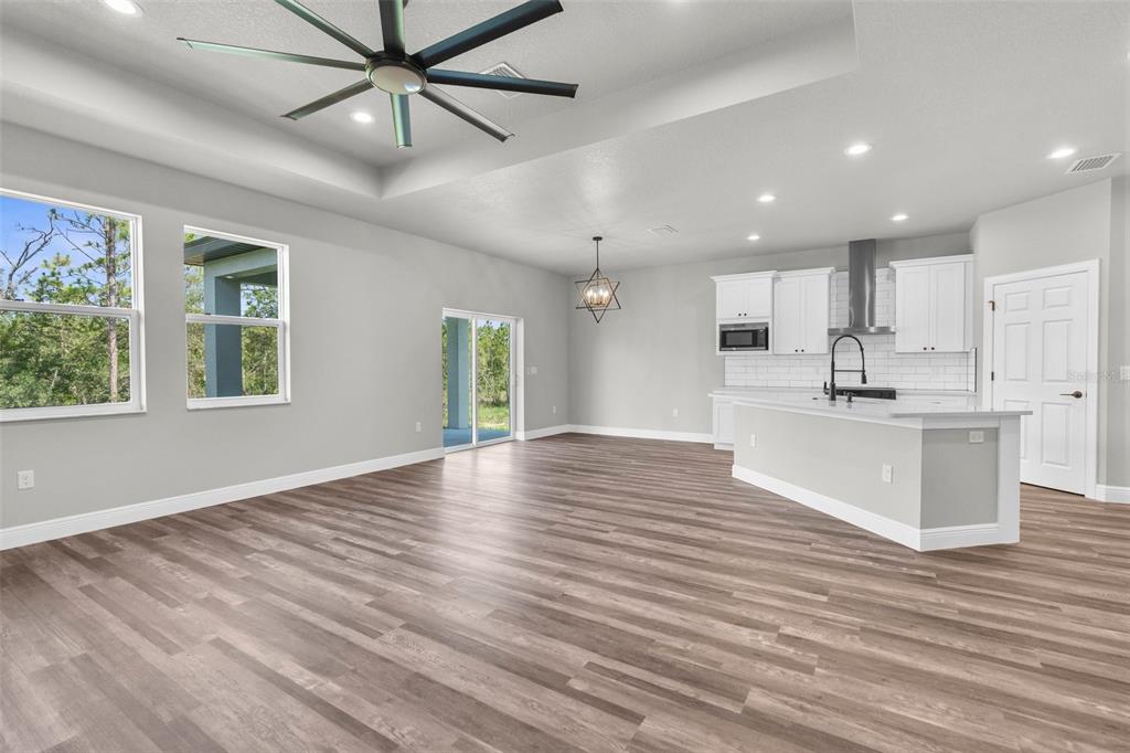16113 Penn State Road Weeki Wachee, FL 34614 - Photo 4 of 53