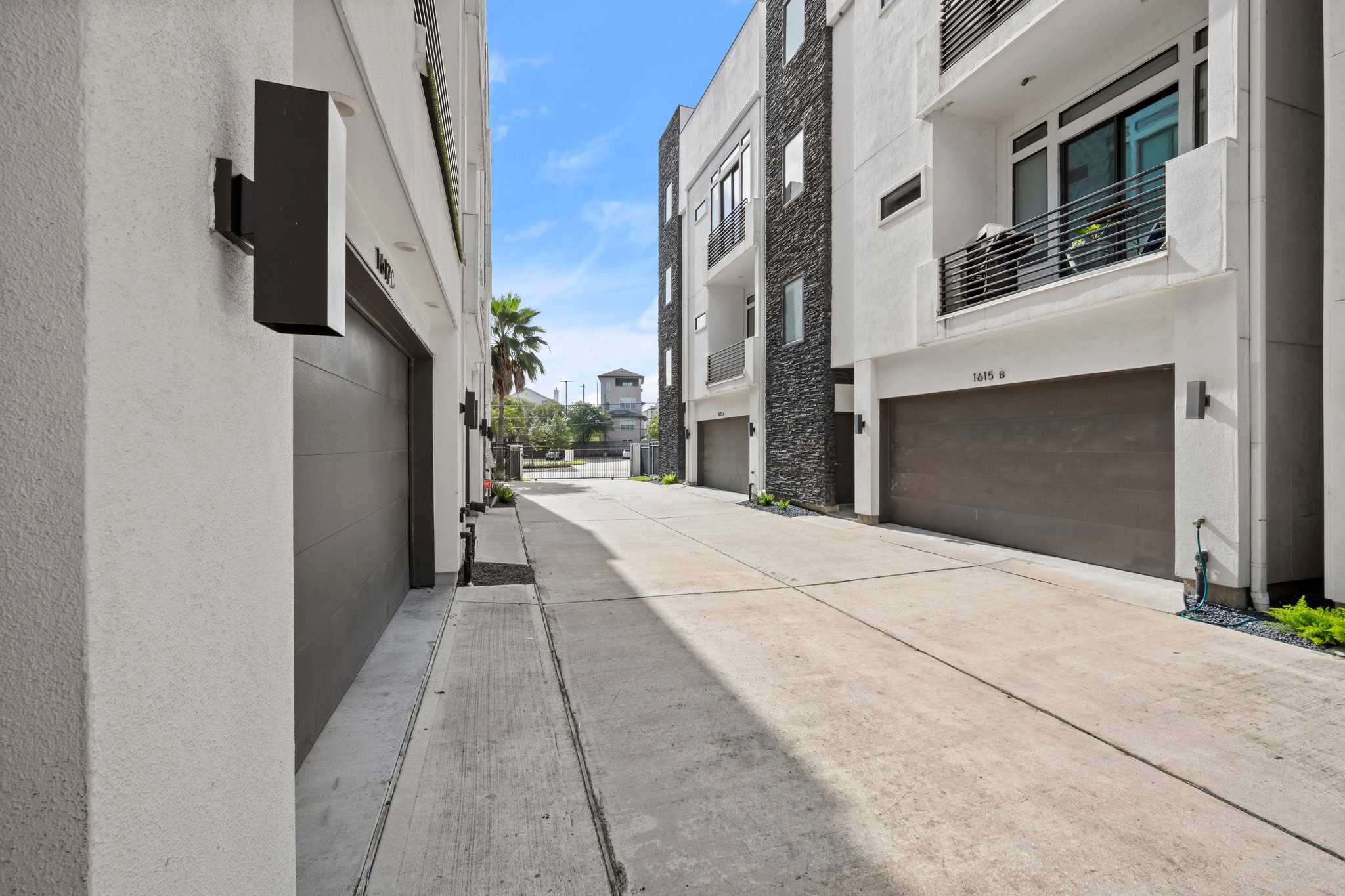 1615 Wheeler Avenue, Unit A Houston, TX 77004 - Photo 27 of 28 a view of a street with buildings