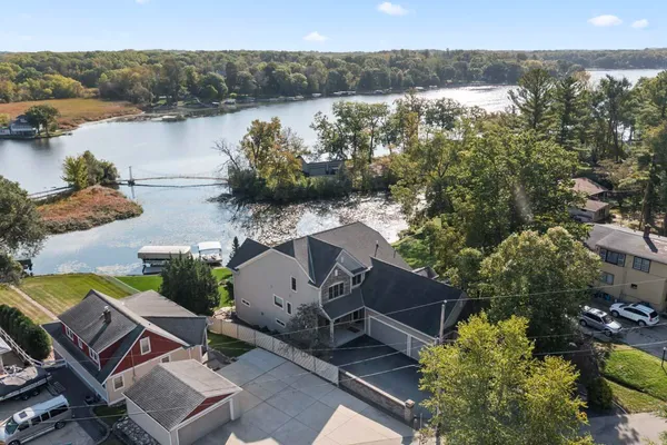 $1,325,000 | 6507 Willow Court, Waterford, WI 53185