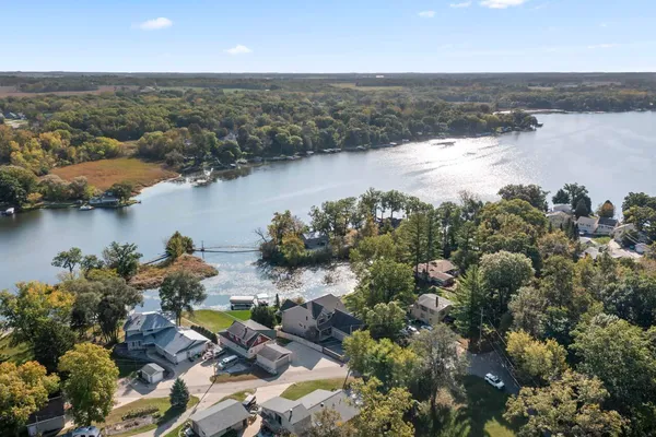 $1,325,000 | 6507 Willow Court, Waterford, WI 53185