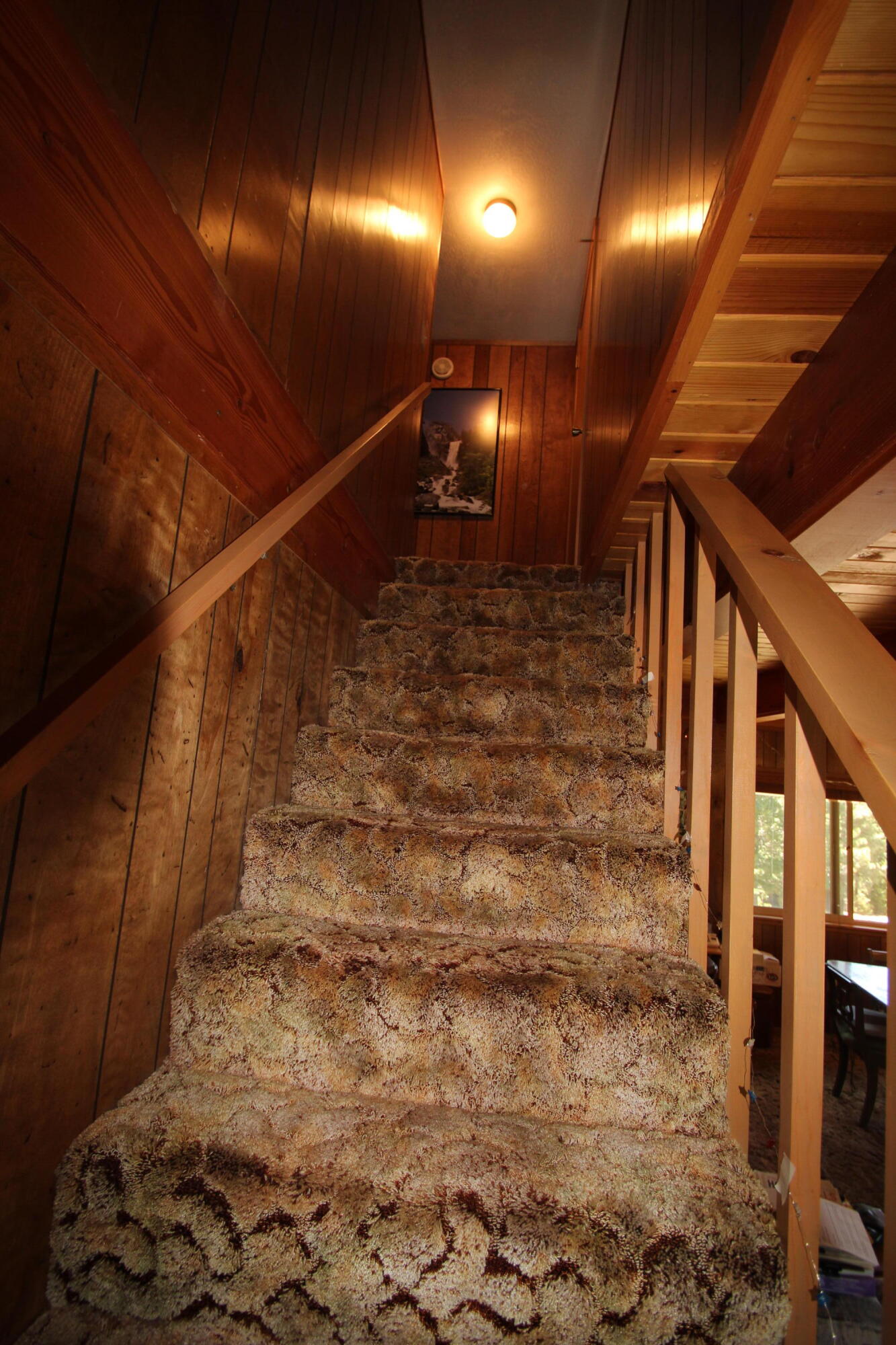 57941 Summit Drive Springville, CA 93265 - Photo 31 of 59 Upstairs stairwell