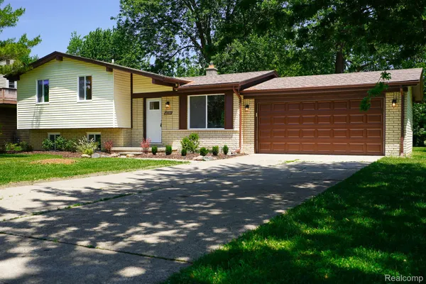 $314,900 | 48297 Mallard Drive, New Baltimore, MI 48047