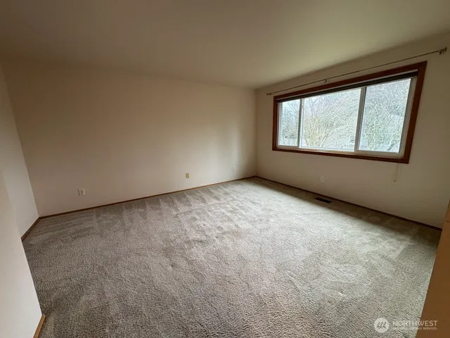 $3,950 | 24717 Southeast 45th Place, Sammamish, WA 98029