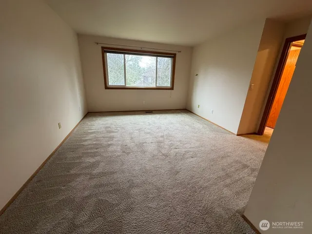 $3,950 | 24717 Southeast 45th Place, Sammamish, WA 98029