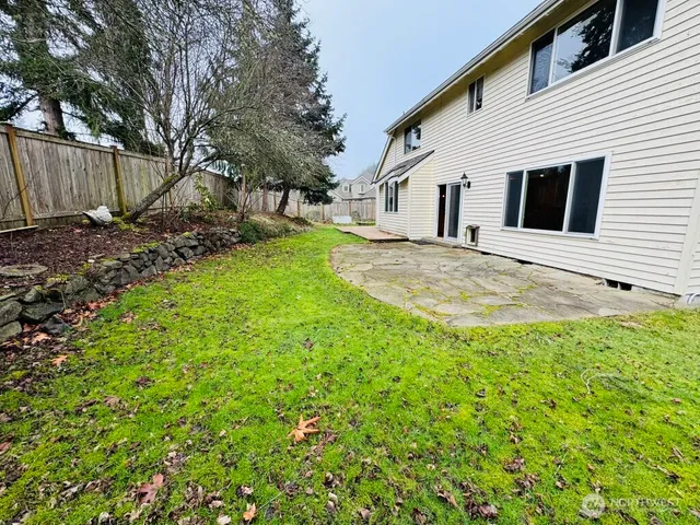 $3,950 | 24717 Southeast 45th Place, Sammamish, WA 98029