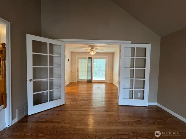 $3,950 | 24717 Southeast 45th Place, Sammamish, WA 98029