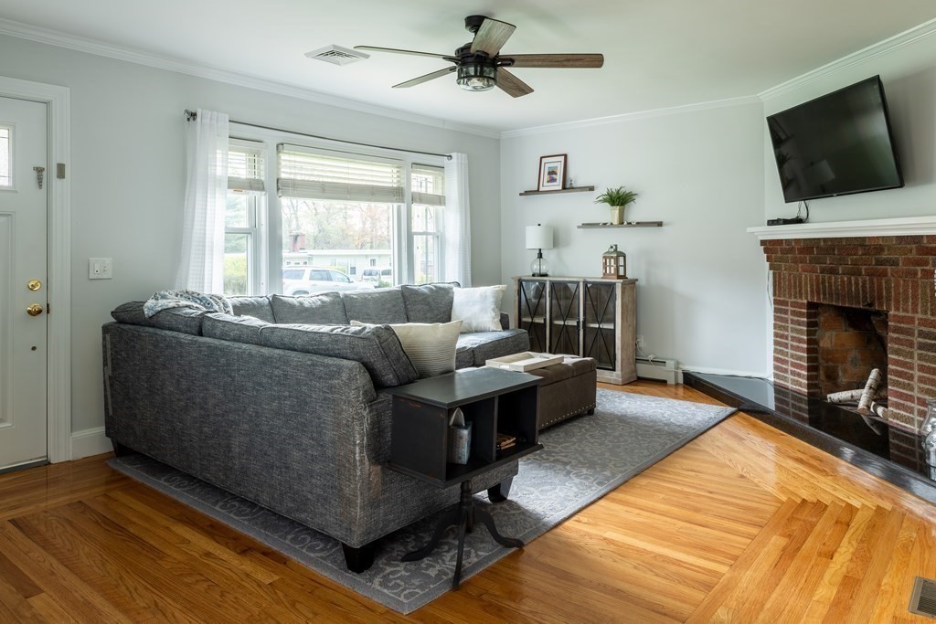 45 Cape Road Mendon, MA 01756 - Photo 4 of 18 Gallery Image 4