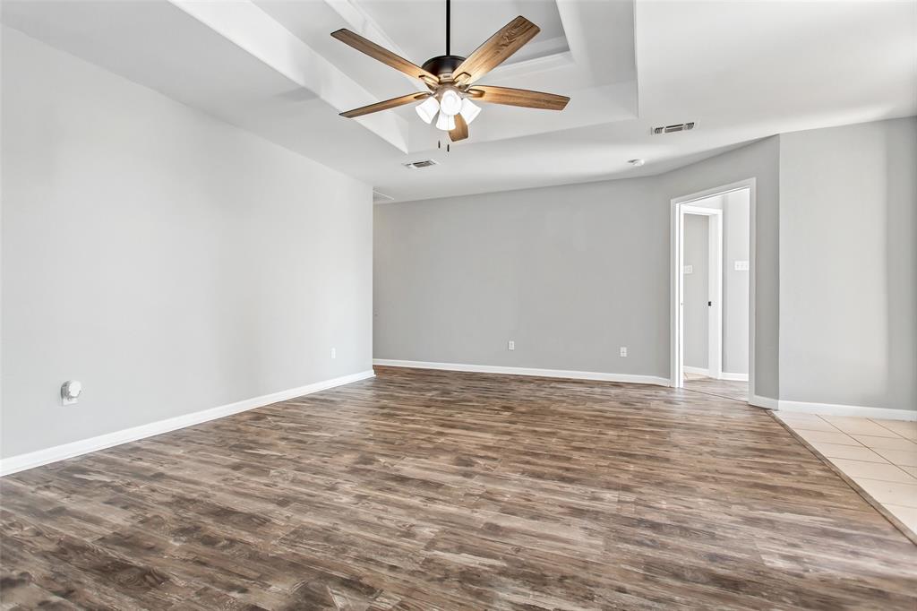 712 Billups Street Van Alstyne, TX 75495 - Photo 10 of 38 a view of an empty room