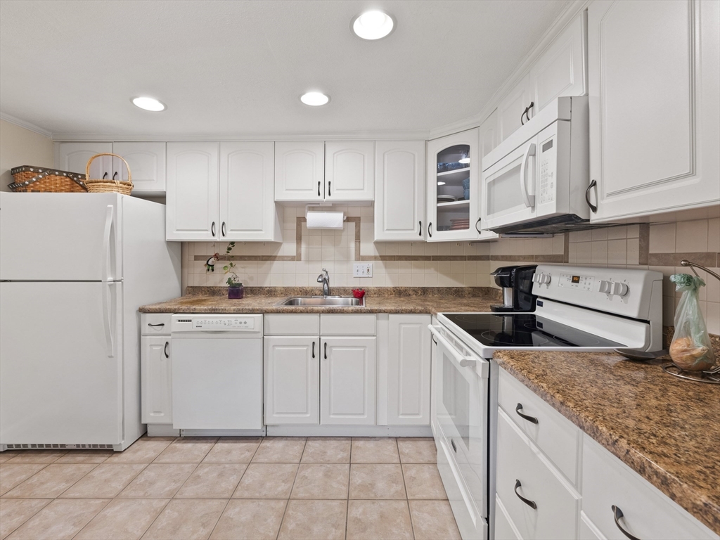 78 Renwick Road, Unit A Wakefield, MA 01880 - Photo 13 of 36