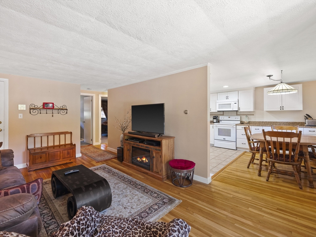 78 Renwick Road, Unit A Wakefield, MA 01880 - Photo 8 of 36