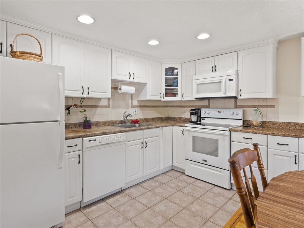 78 Renwick Road, Unit A Wakefield, MA 01880 - Photo 10 of 36