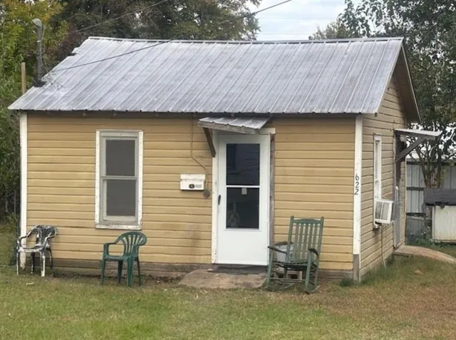 a view of a house with a yard and garage