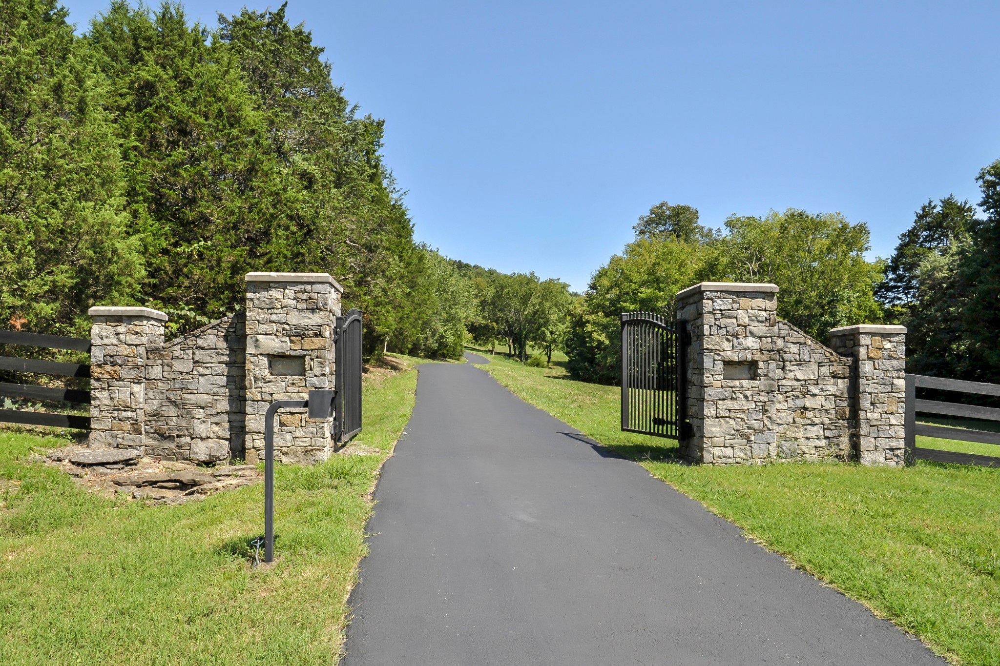 1420 Coleman Road Franklin, TN 37064 - Photo 2 of 50 Gallery Image 2