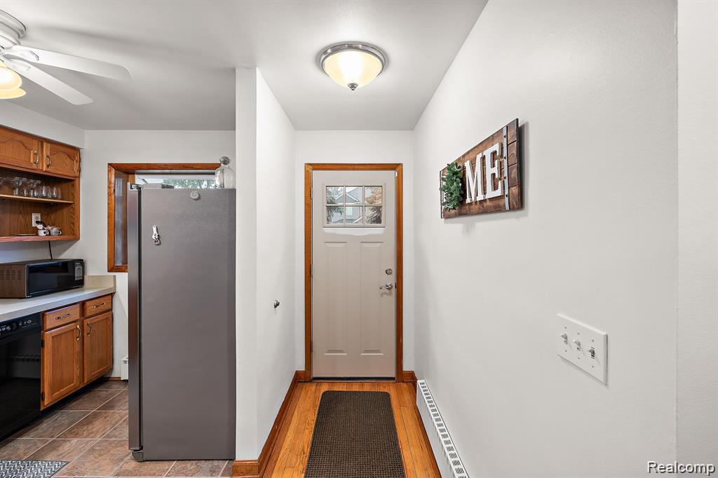 836 Miller Avenue Rochester, MI 48307 - Photo 4 of 38