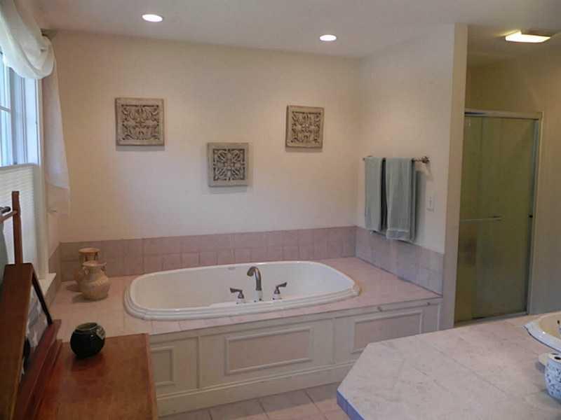 7 Baxter Lane Brunswick, ME 04011 - Photo 19 of 35 Master Bath/Spa.