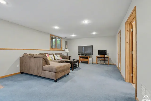 $429,900 | 909 Joseph Drive, Lawrence, KS 66049