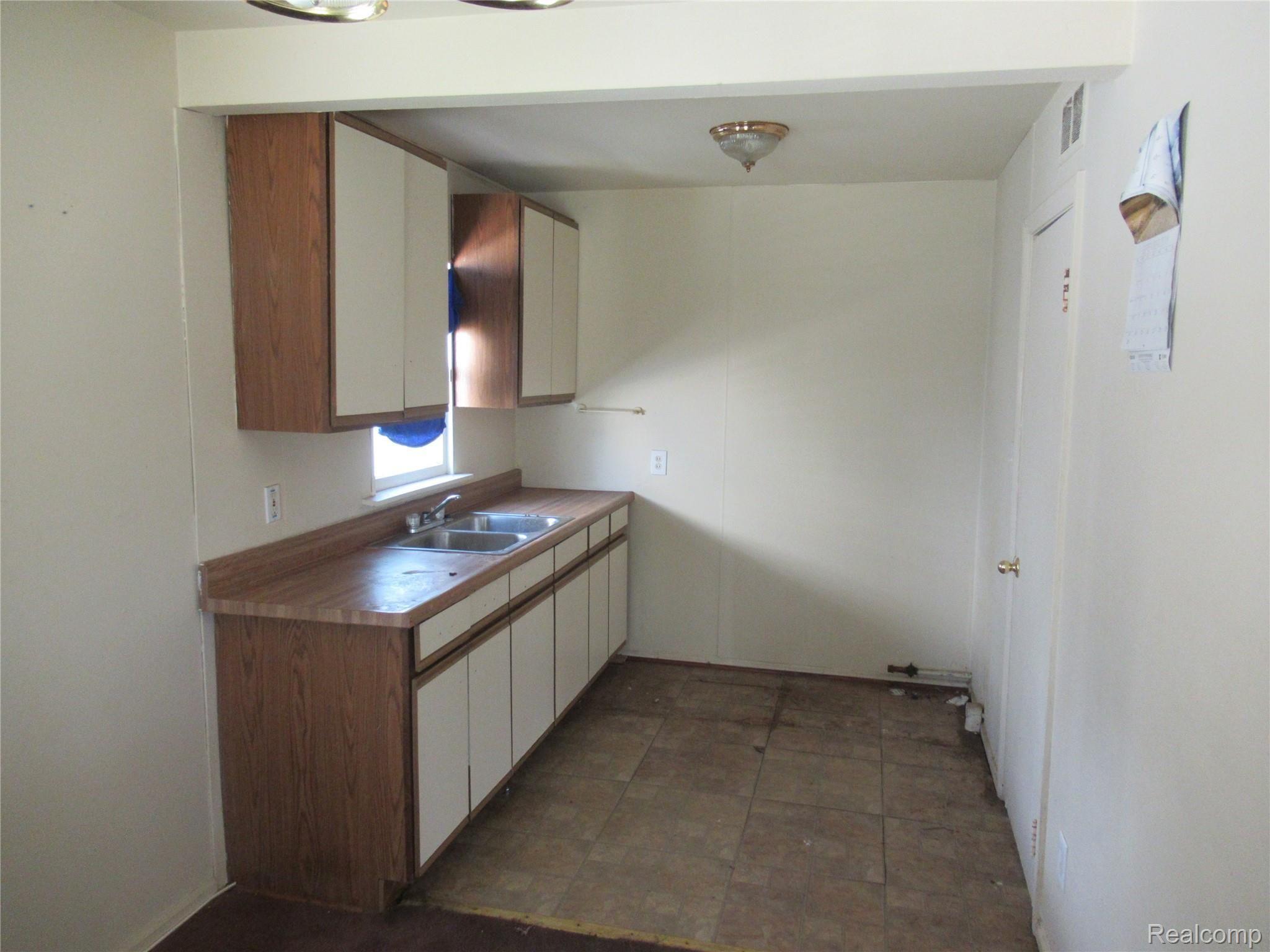 20562 Annchester Road Detroit, MI 48219 - Photo 6 of 9 IMG_0006.JPG