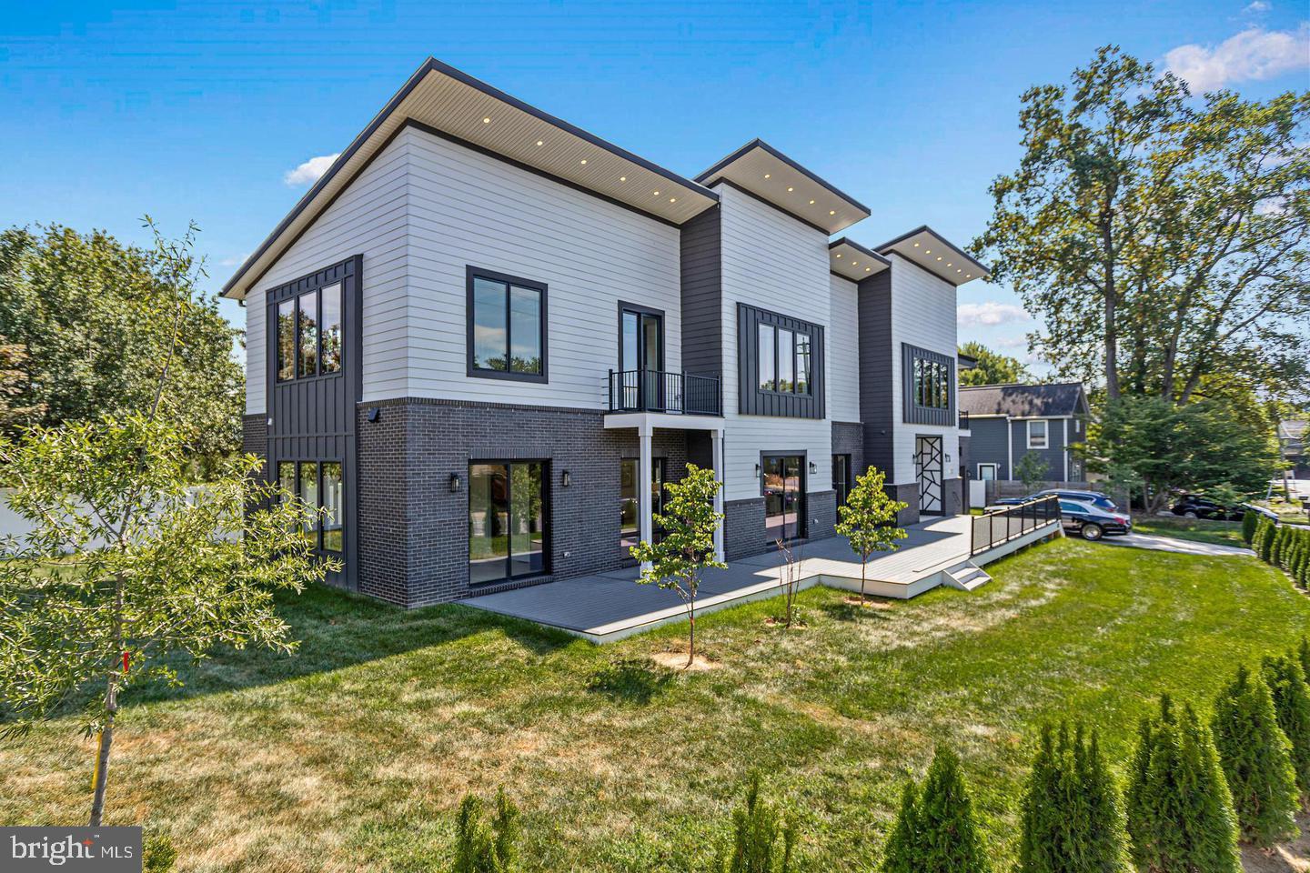 1733 Chain Bridge Road McLean, VA 22101 - Photo 4 of 54
