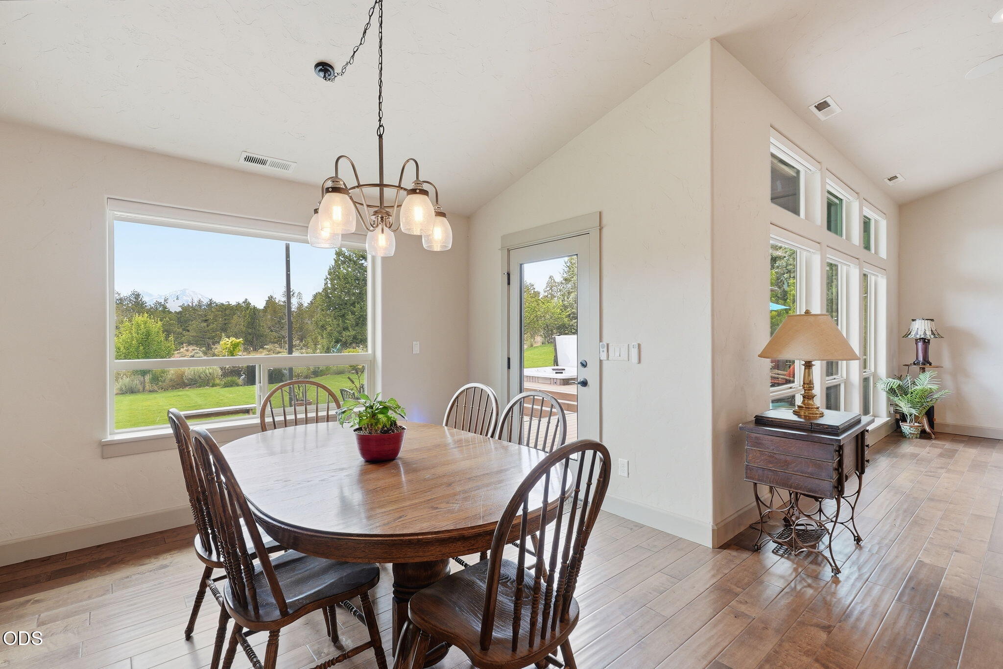 67295 Gist Road Bend, OR 97703 - Photo 17 of 57
