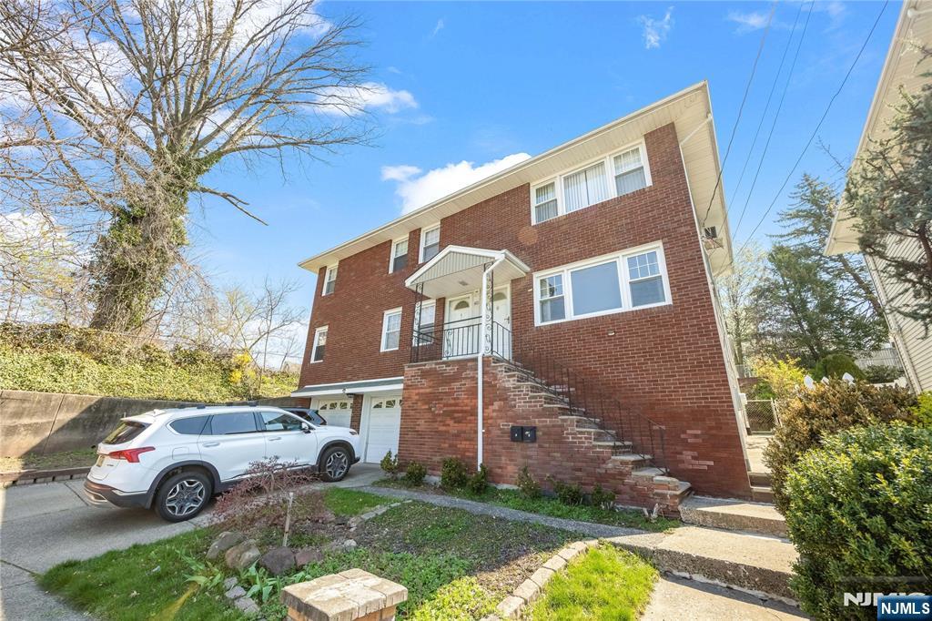 410 Mayer Court, Unit 1ST FL WITH Ridgefield, NJ 07657 - Photo 3 of 25