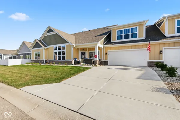 $425,000 | 4423 West Preserve Pass, New Palestine, IN 46163