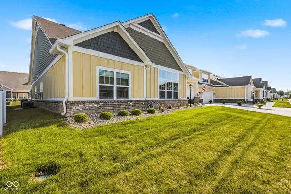 $425,000 | 4423 West Preserve Pass, New Palestine, IN 46163