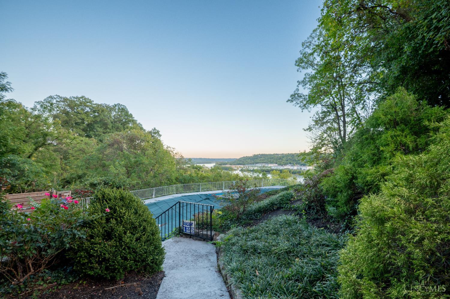 1815 William Howard Taft Road, Unit 207 Cincinnati, OH 45206 - Photo 4 of 20