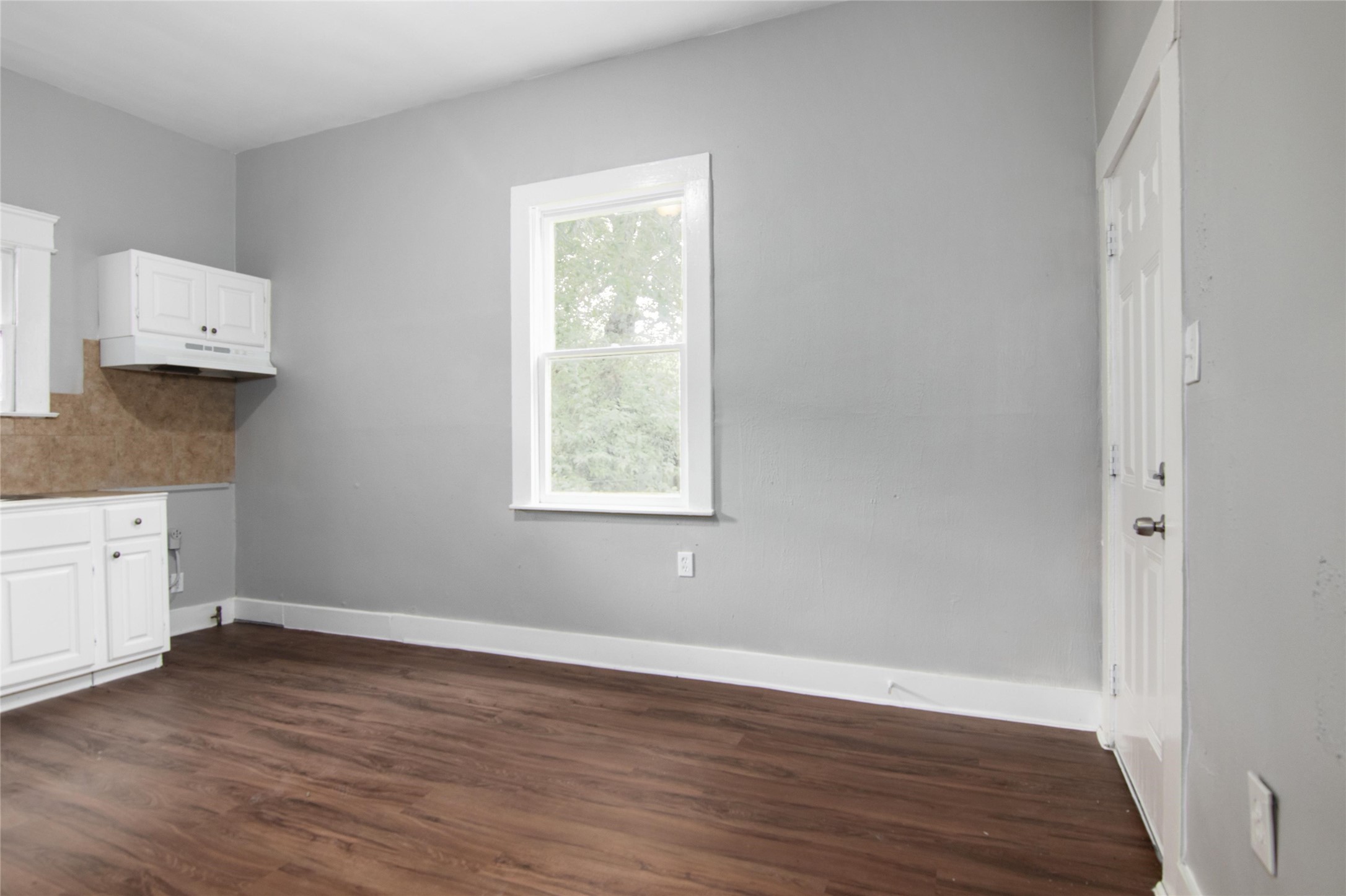 3220 Melbourne Street Houston, TX 77026 - Photo 15 of 23 an empty room with wooden floor and a window