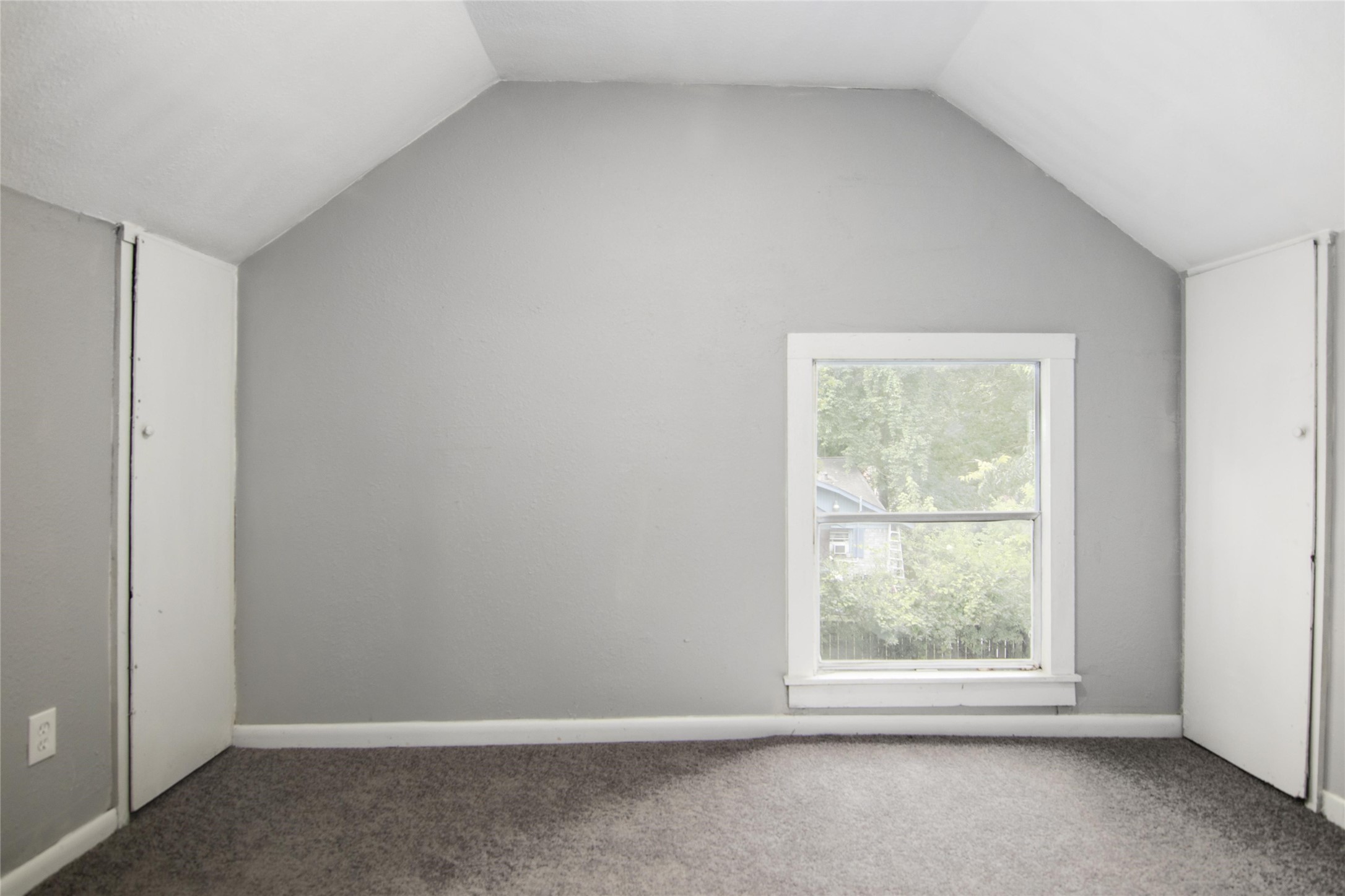 3220 Melbourne Street Houston, TX 77026 - Photo 16 of 23 an empty room with a window