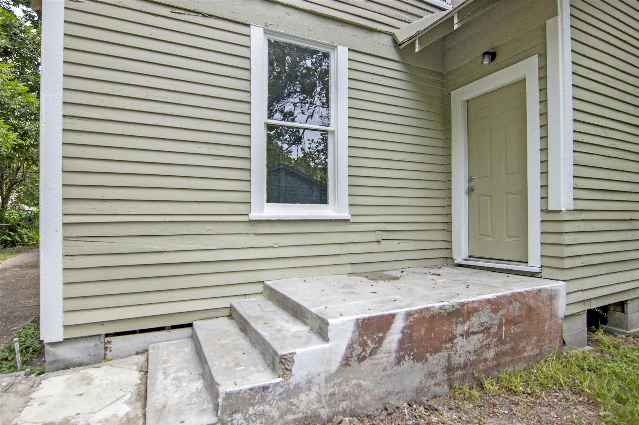 3220 Melbourne Street Houston, TX 77026 - Photo 23 of 23 a view of house with backyard