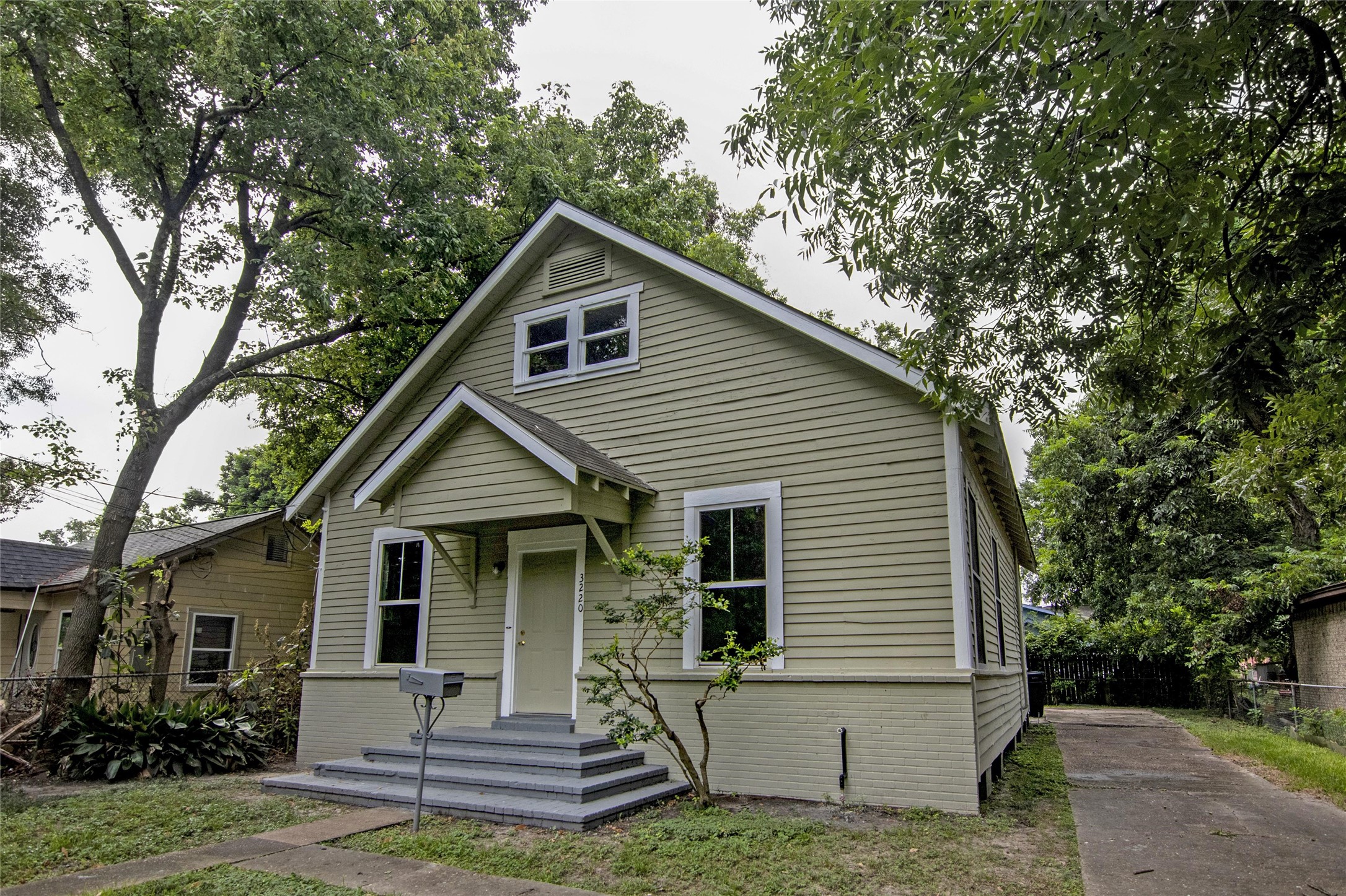 3220 Melbourne Street Houston, TX 77026 - Photo 3 of 23 a view of a house with a yard