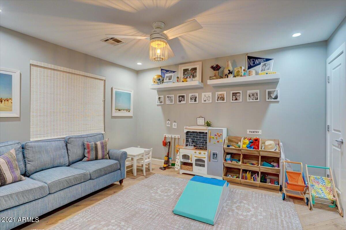 4917 East Osborn Road Phoenix, AZ 85018 - Photo 10 of 22 Office/Teen Room
