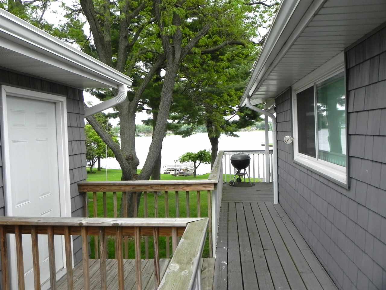 534 Baintree Road Lake Summerset, IL 61019 - Photo 4 of 25 a house view with a garden space