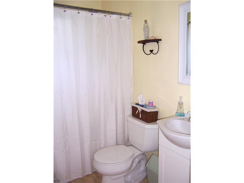 600 Chinaberry Road Monroeville, PA 15146 - Photo 12 of 17 Full Bath.