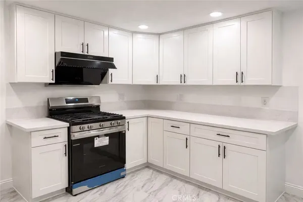 $1,500 | 23120 Posada Drive, Valencia, CA 91354