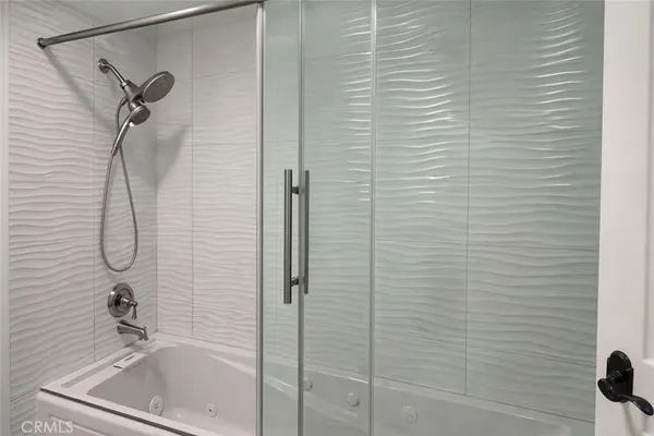 $1,500 | 23120 Posada Drive, Valencia, CA 91354