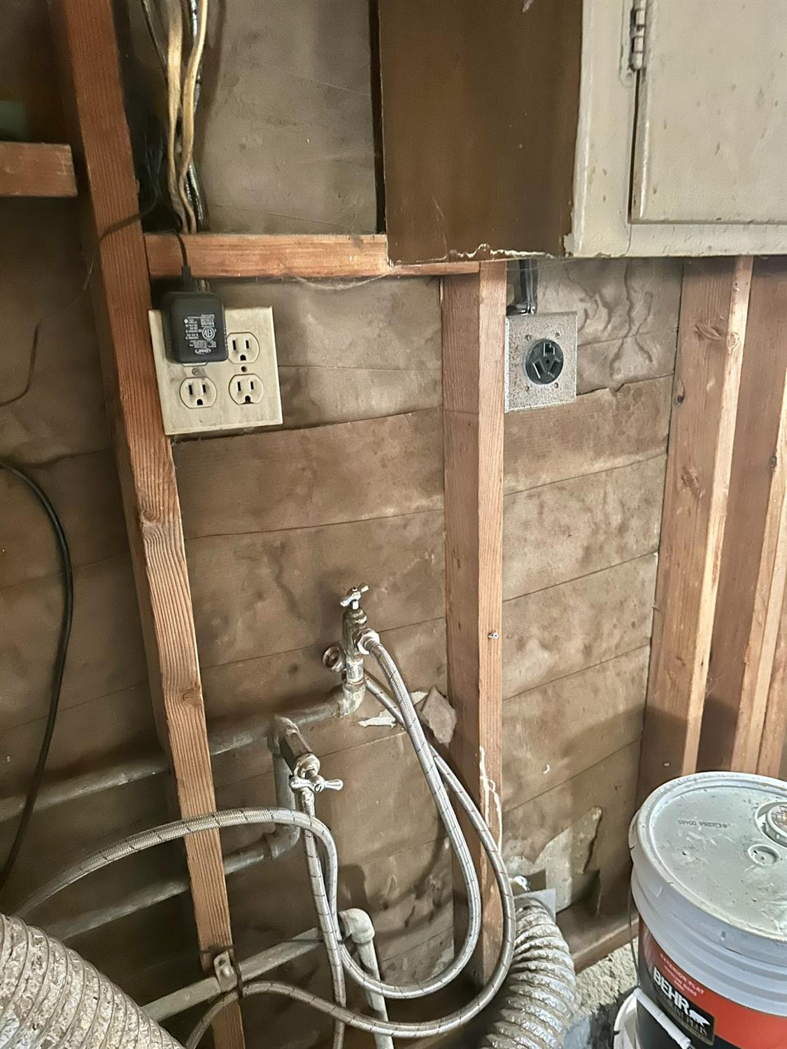 322 West Richert Avenue Clovis, CA 93612 - Photo 14 of 22 a bathroom with a sink and a toilet