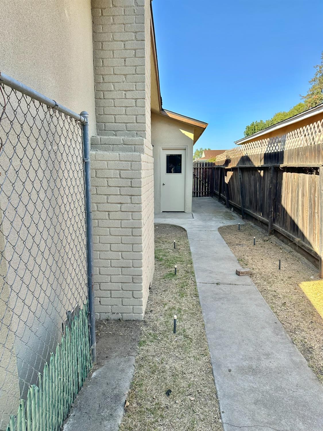 322 West Richert Avenue Clovis, CA 93612 - Photo 16 of 22 a view of a backyard