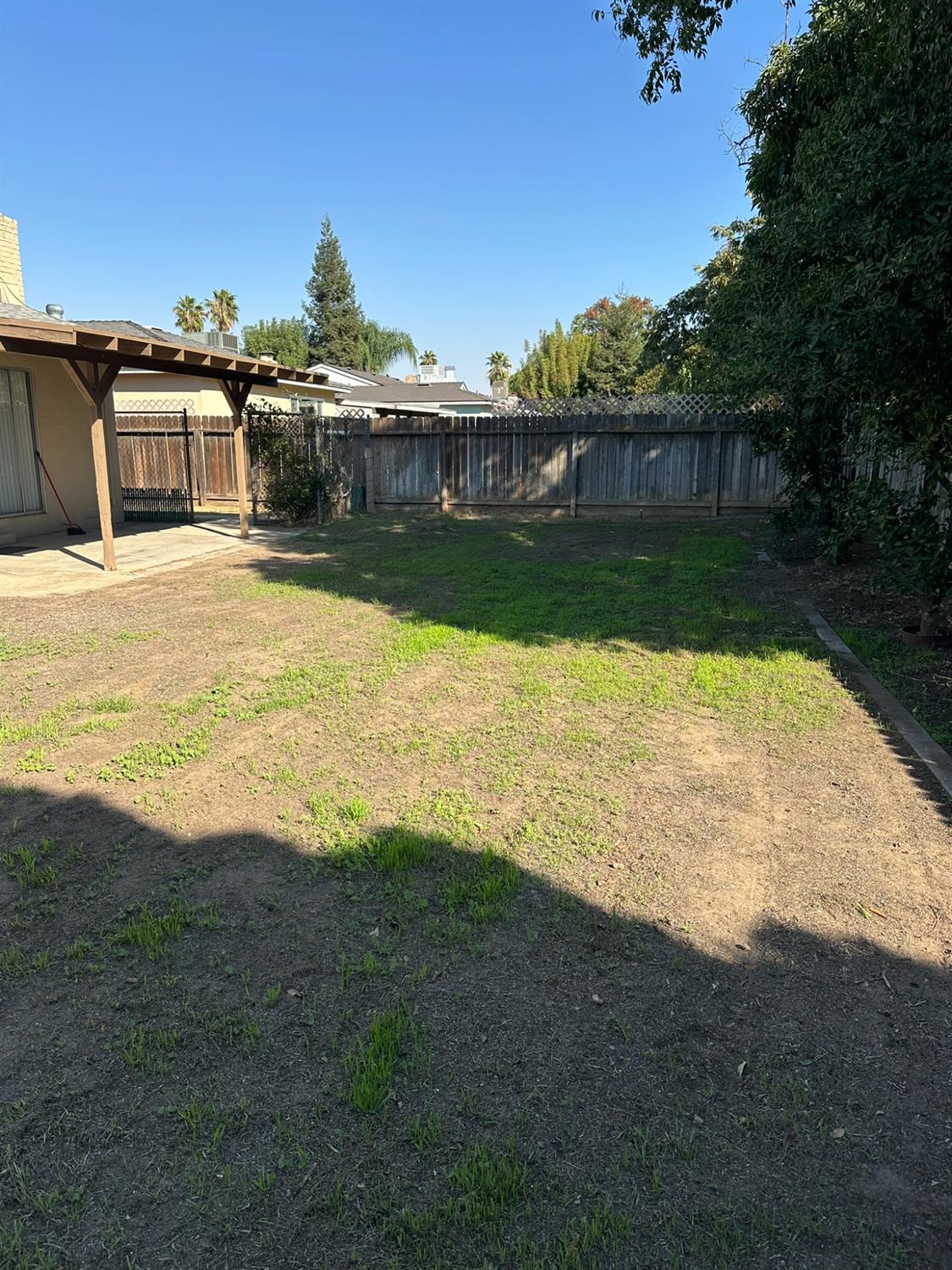 322 West Richert Avenue Clovis, CA 93612 - Photo 18 of 22 a view of a house with a yard