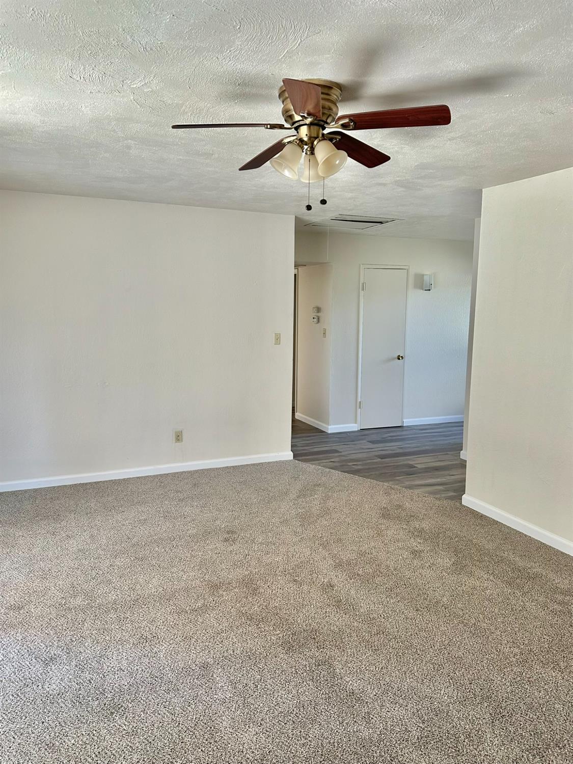 322 West Richert Avenue Clovis, CA 93612 - Photo 20 of 22 a view of a garage