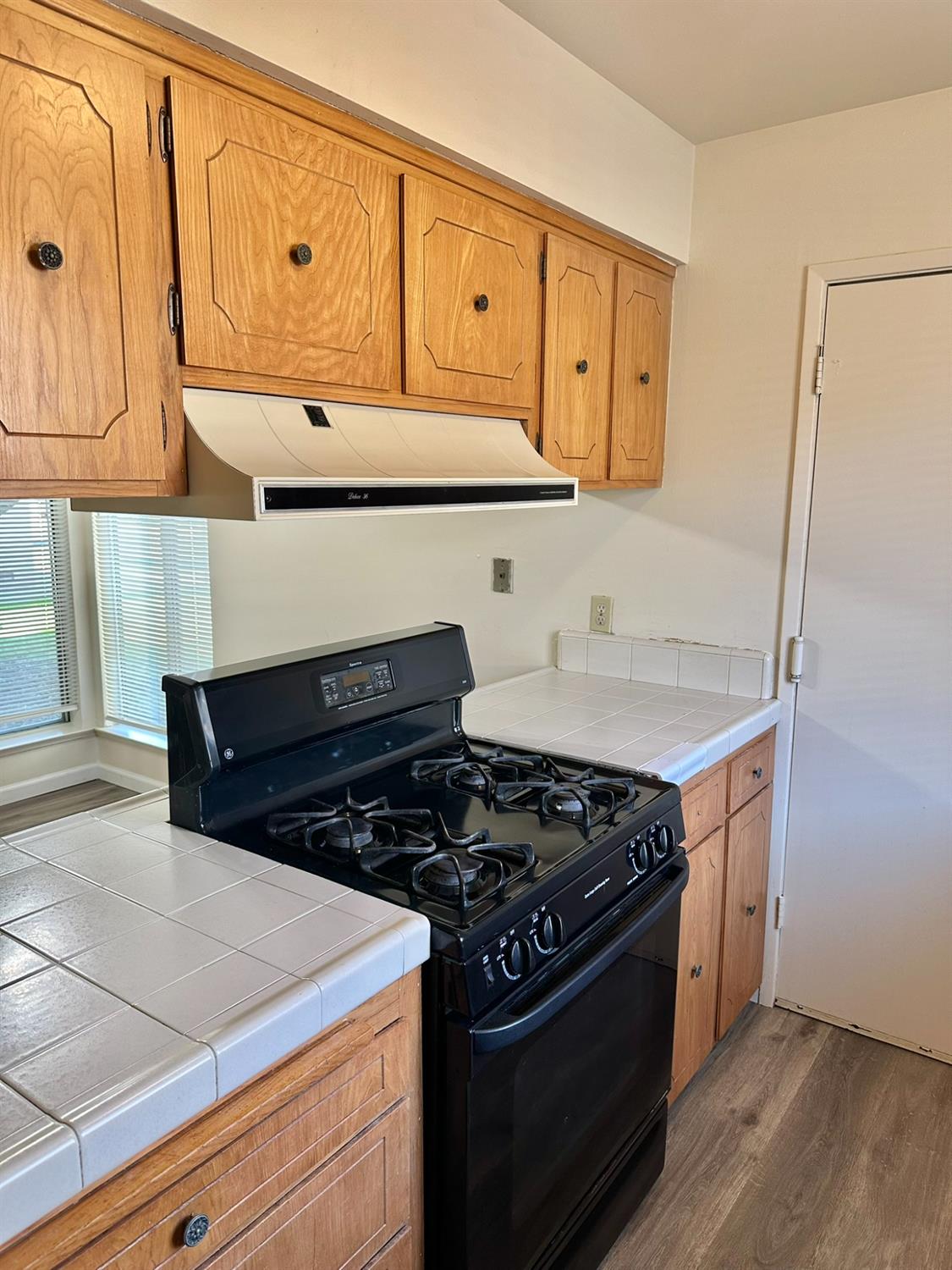 322 West Richert Avenue Clovis, CA 93612 - Photo 6 of 22 a kitchen with granite countertop a stove and a sink